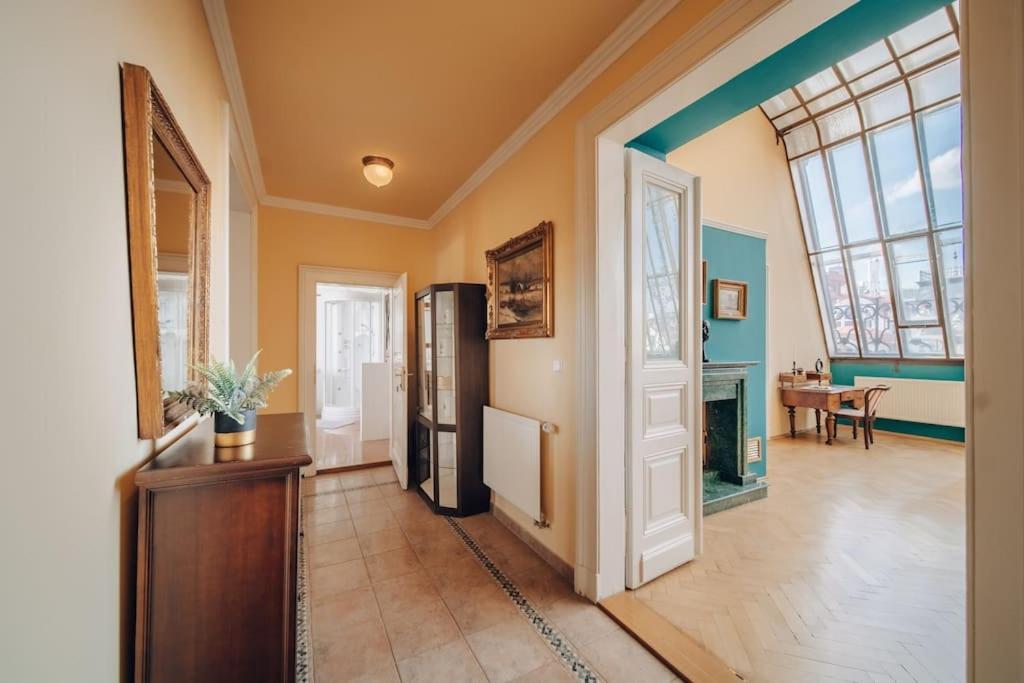 Magnificent Historical Penthouse In The Heart Of Prague Apartment Bagian luar foto