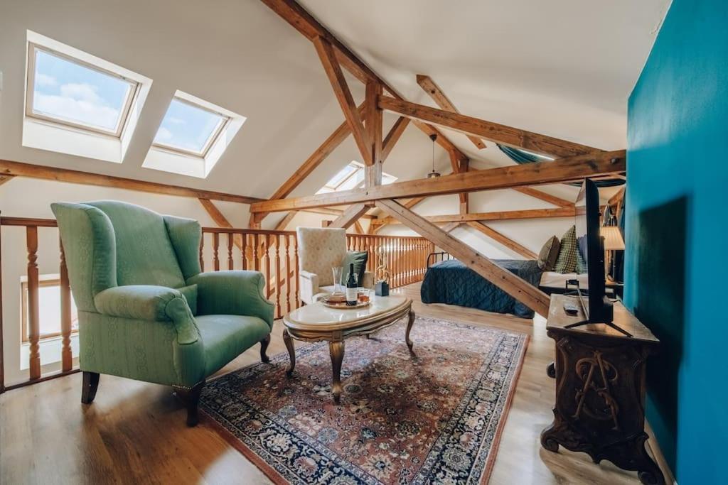 Magnificent Historical Penthouse In The Heart Of Prague Apartment Bagian luar foto