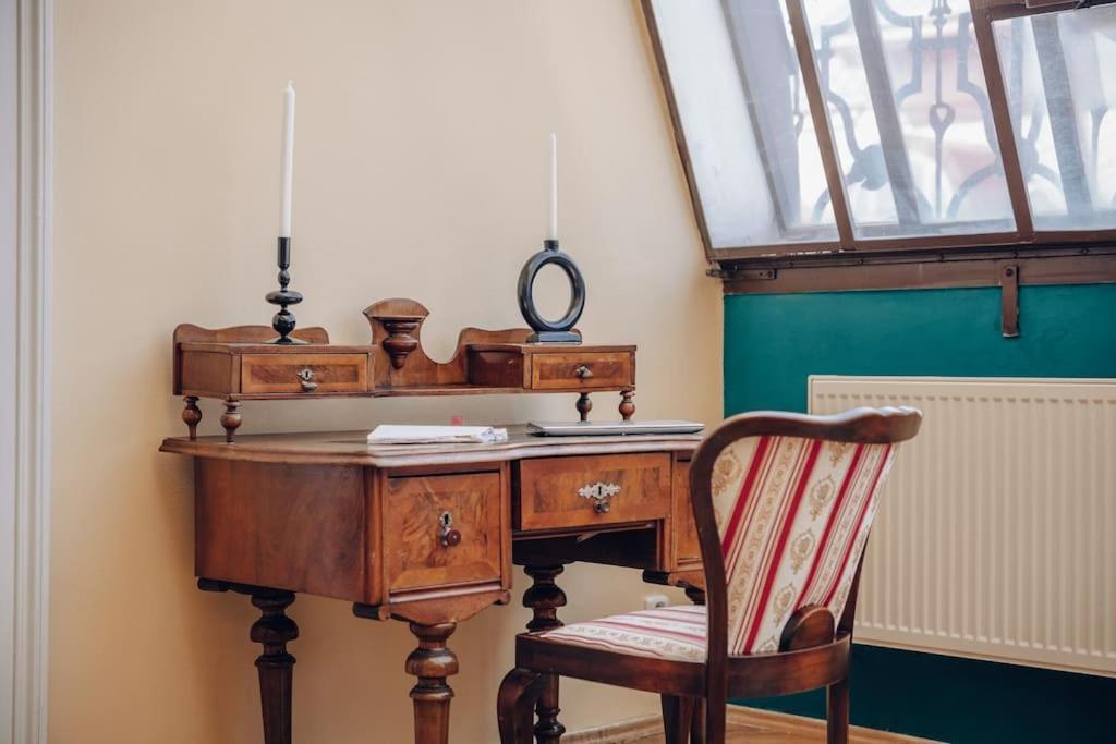 Magnificent Historical Penthouse In The Heart Of Prague Apartment Bagian luar foto