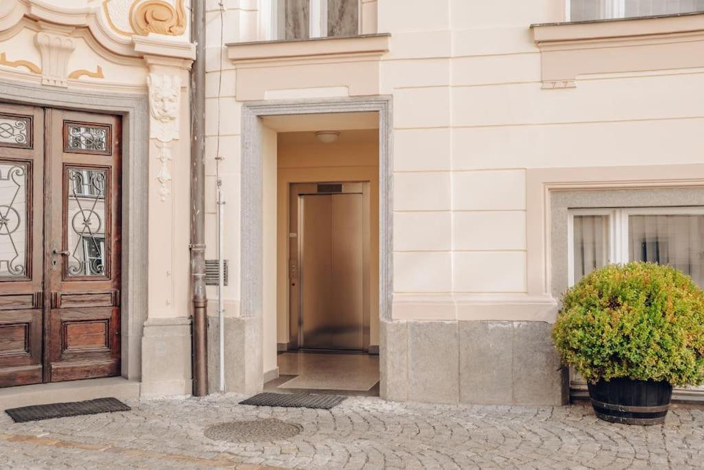 Magnificent Historical Penthouse In The Heart Of Prague Apartment Bagian luar foto